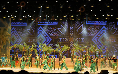 ?？诮?jīng)濟(jì)學(xué)院大禮堂舞臺(tái)背景LED屏